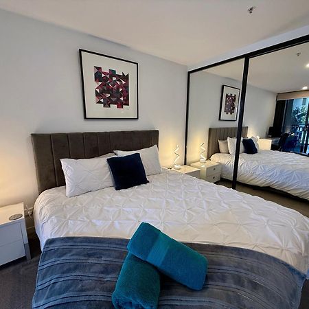 Midnight Luxe 1Br 1Bath Apartment 104 In The Heart Of Braddon Pool Sauna Secure Parking Wine Wifi แคนเบอร์รา ภายนอก รูปภาพ