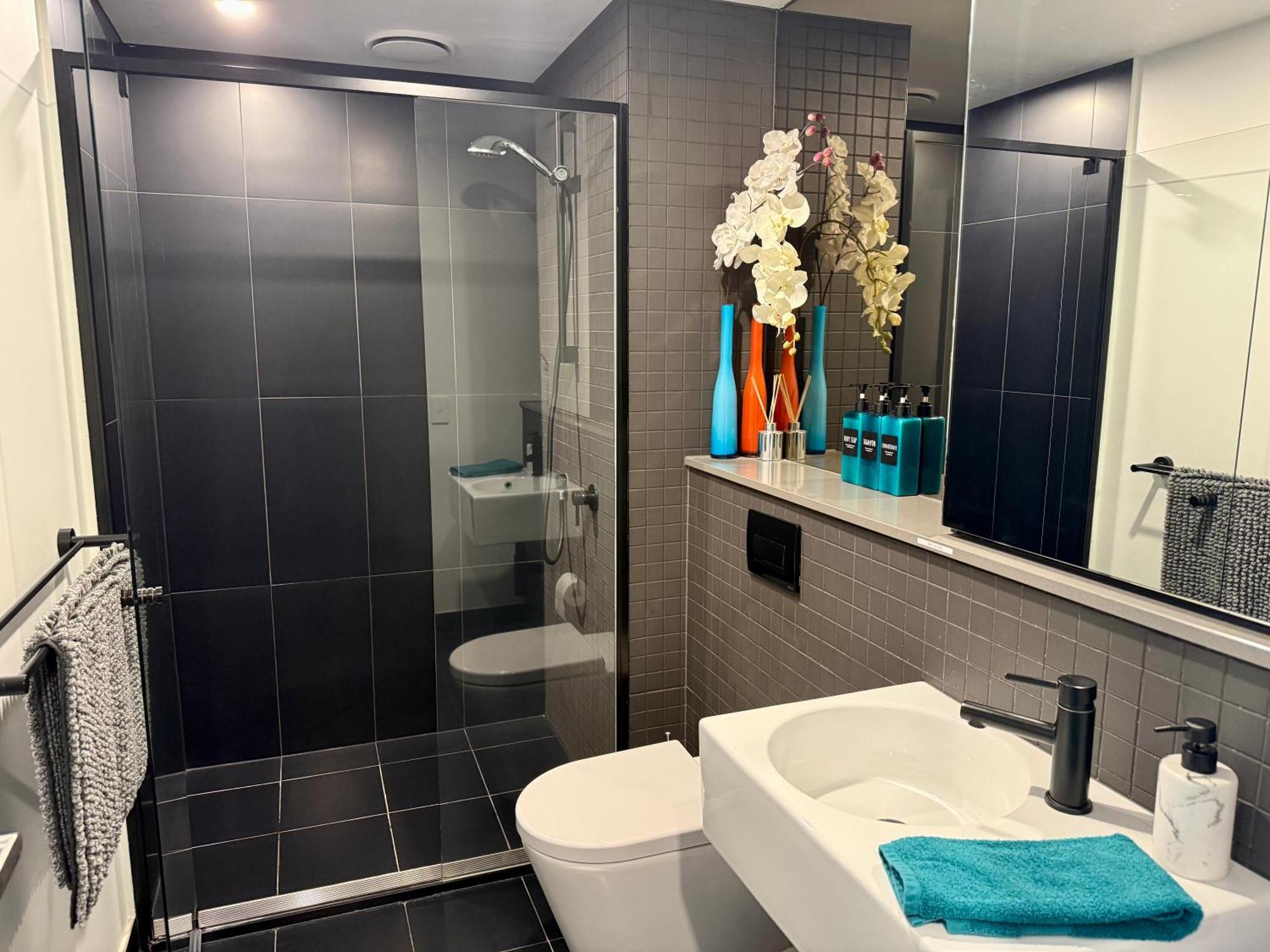 Midnight Luxe 1Br 1Bath Apartment 104 In The Heart Of Braddon Pool Sauna Secure Parking Wine Wifi แคนเบอร์รา ภายนอก รูปภาพ