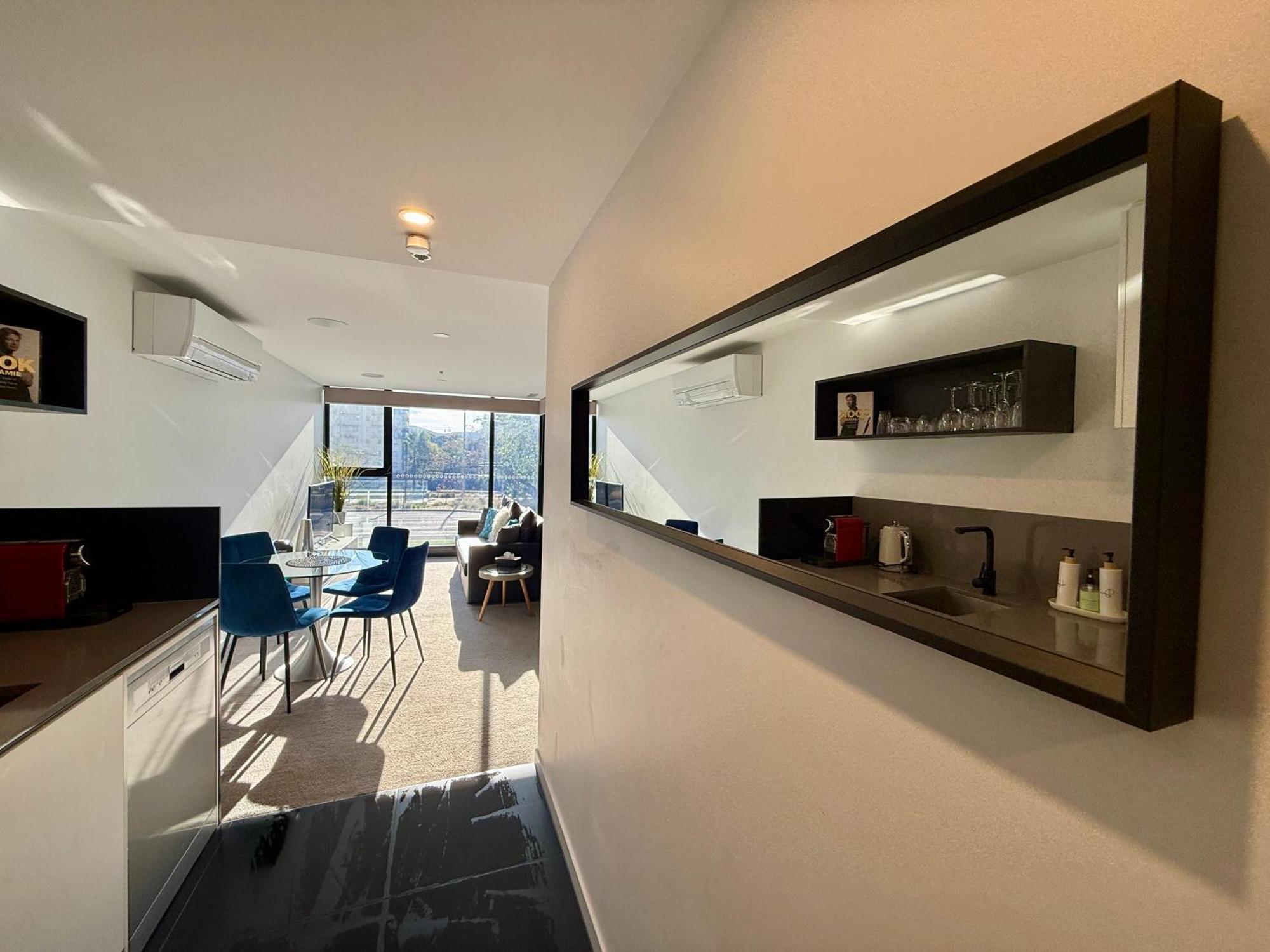 Midnight Luxe 1Br 1Bath Apartment 104 In The Heart Of Braddon Pool Sauna Secure Parking Wine Wifi แคนเบอร์รา ภายนอก รูปภาพ