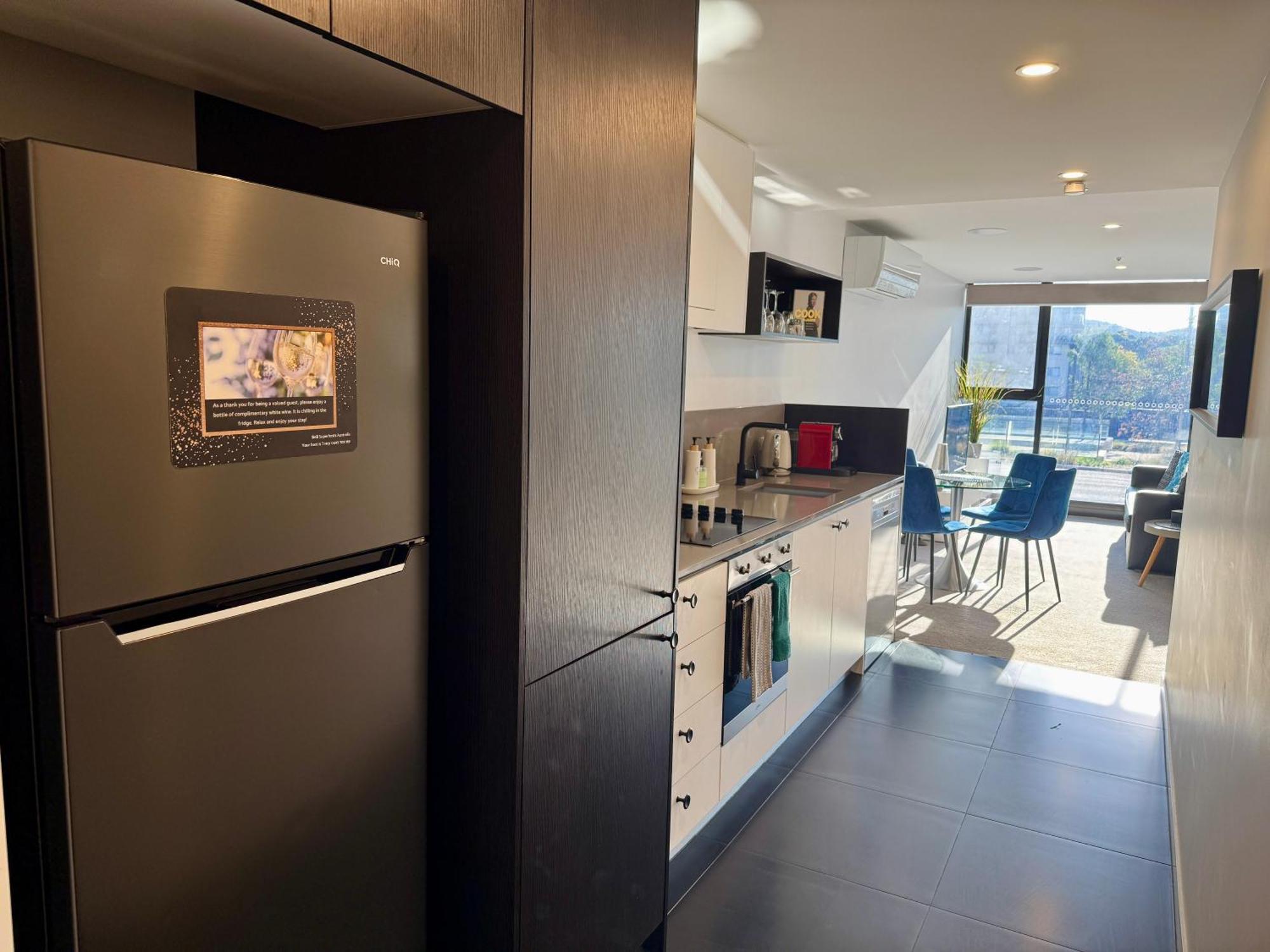 Midnight Luxe 1Br 1Bath Apartment 104 In The Heart Of Braddon Pool Sauna Secure Parking Wine Wifi แคนเบอร์รา ภายนอก รูปภาพ